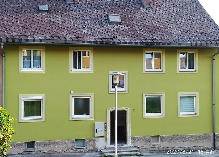 Four Seasons Josef Lägenhet